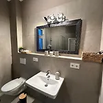 Uferresidenz - Stilvoller Altbau-charme Mit Balkon, Wasserblick Und Platz Fuer Ganze Familie 아파트