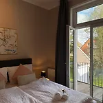 Uferresidenz - Stilvoller Altbau-charme Mit Balkon, Wasserblick Und Platz Fuer Ganze Familie 아파트 올덴부르크