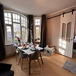 Uferresidenz - Stilvoller Altbau-charme Mit Balkon, Wasserblick Und Platz Fuer Ganze Familie 아파트 *