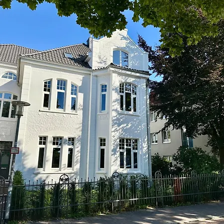 아파트 Uferresidenz - Stilvoller Altbau-charme Mit Balkon, Wasserblick Und Platz Fuer Ganze Familie *