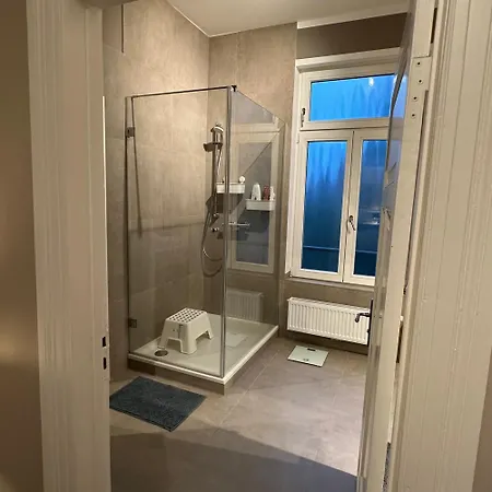 Uferresidenz - Stilvoller Altbau-charme Mit Balkon, Wasserblick Und Platz Fuer Ganze Familie Apartmán *