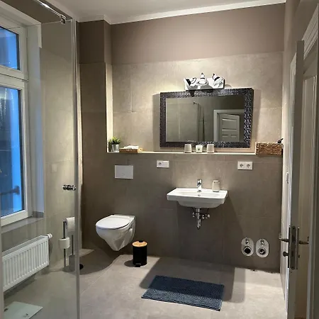 Apartmán Uferresidenz - Stilvoller Altbau-charme Mit Balkon, Wasserblick Und Platz Fuer Ganze Familie *