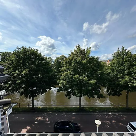 Uferresidenz - Stilvoller Altbau-charme Mit Balkon, Wasserblick Und Platz Fuer Ganze Familie *