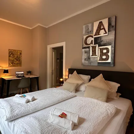 아파트 Uferresidenz - Stilvoller Altbau-charme Mit Balkon, Wasserblick Und Platz Fuer Ganze Familie