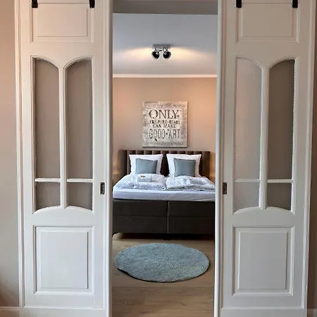 Apartmán Uferresidenz - Stilvoller Altbau-charme Mit Balkon, Wasserblick Und Platz Fuer Ganze Familie