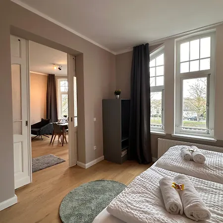 Apartmán Uferresidenz - Stilvoller Altbau-charme Mit Balkon, Wasserblick Und Platz Fuer Ganze Familie *