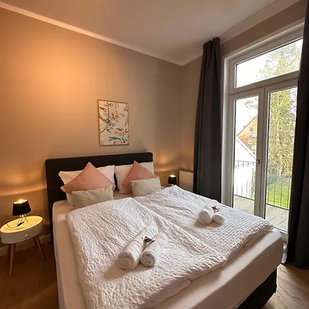 Uferresidenz - Stilvoller Altbau-charme Mit Balkon, Wasserblick Und Platz Fuer Ganze Familie *