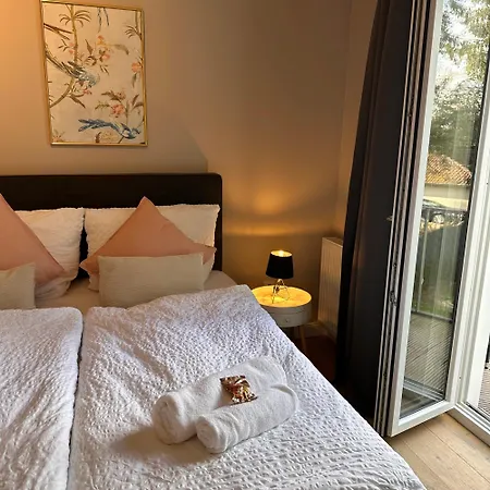 Apartmán Uferresidenz - Stilvoller Altbau-charme Mit Balkon, Wasserblick Und Platz Fuer Ganze Familie