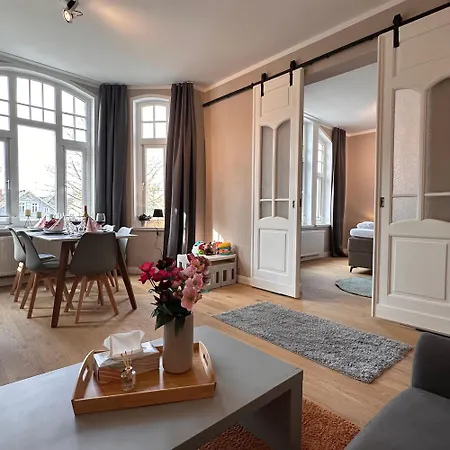 Uferresidenz - Stilvoller Altbau-charme Mit Balkon, Wasserblick Und Platz Fuer Ganze Familie Apartmán Oldenburg