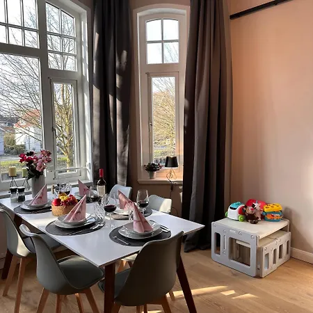 Apartmán Uferresidenz - Stilvoller Altbau-charme Mit Balkon, Wasserblick Und Platz Fuer Ganze Familie *